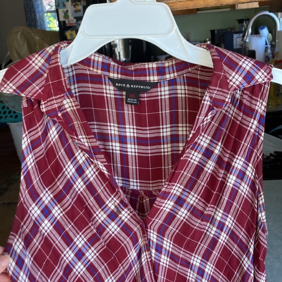 Adorable plaid top! - Picture 4 of 5